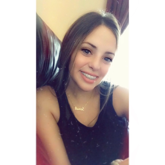 Meet your Posher, Sarah - Picture 1 of 1